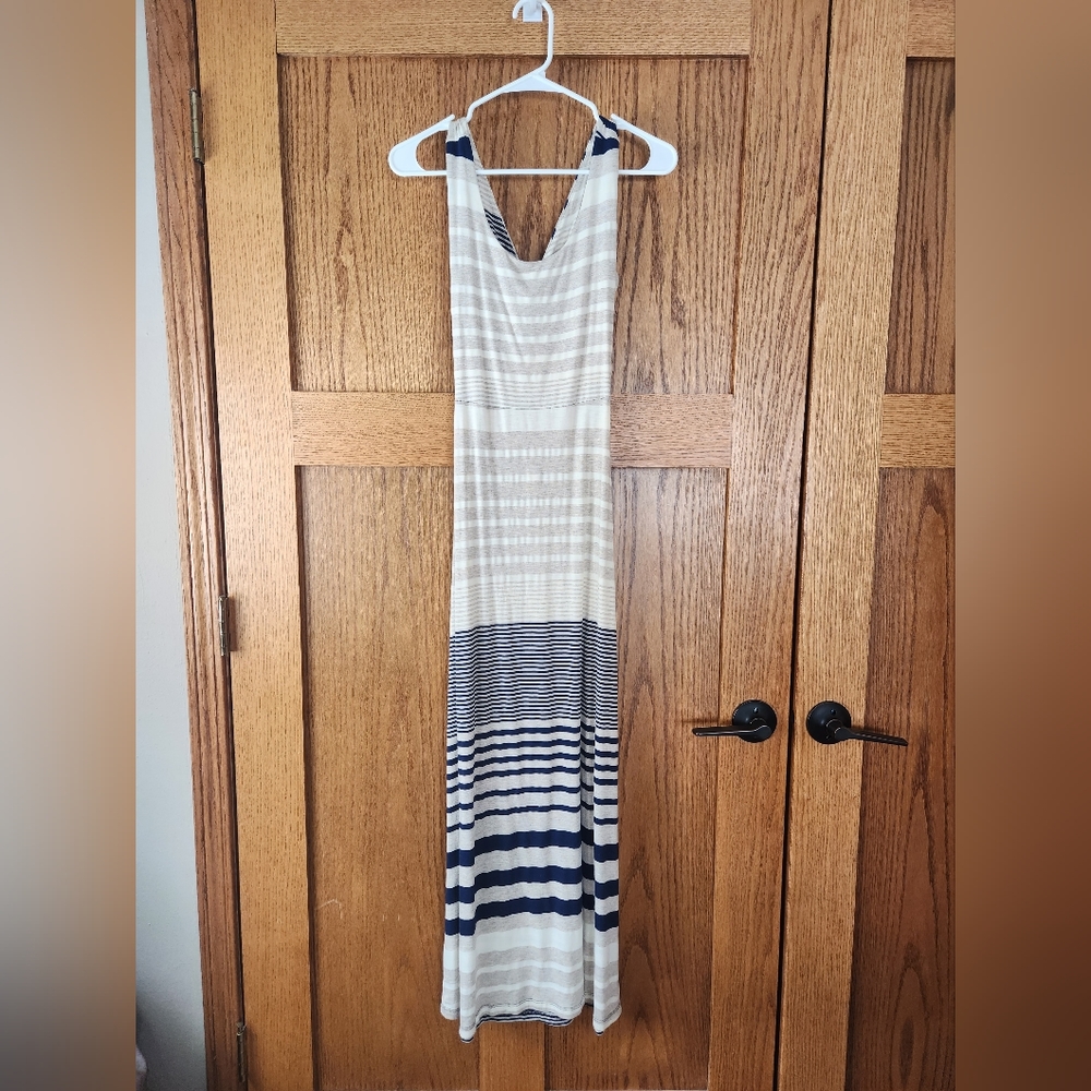Like New Maxi dress with criss cross back.